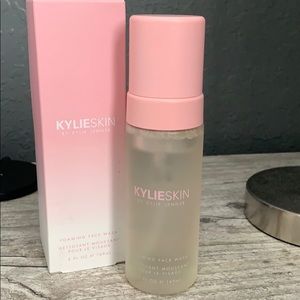 Kylie Skin Foaming Face Wash